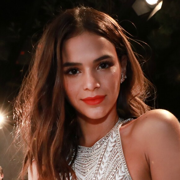 Bruna Marquezine negou se atrasar cinco horas para as gravações de 'Deus Salve o Rei'