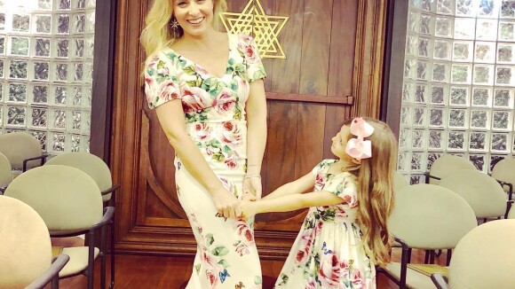 Angélica e a filha, Eva, combinam looks florais Dolce & Gabbana. Aos detalhes!