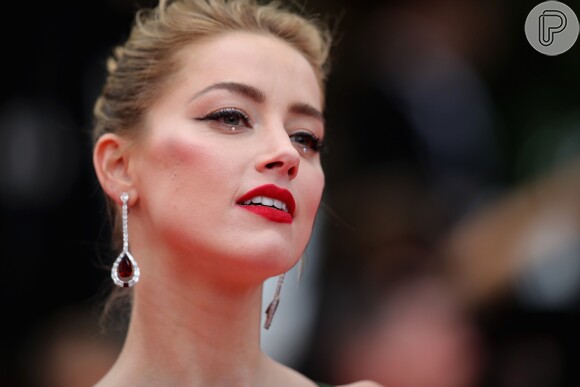 Conheça a nova tendência de make para os olhos usada pela atriz americana Amber Heard durante o Festival de Cannes 2018