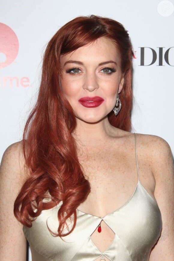 Lindsay Lohan escolheu um batom vermelho