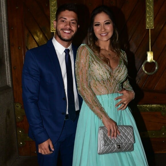 Mayra Cardi e Arthur Aguiar foram padrinhos no casamento de Lexa e MC Guimê