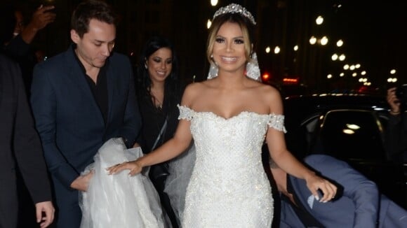 Lexa usa vestido bordado com cristais Swarovski em casamento com Guimê. Fotos!