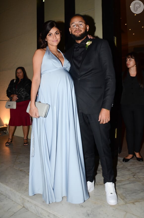 O rapper Emicida e a mulher, Marina Santa Helena, foram padrinhos no casamento de Lexa e MC Guimê
