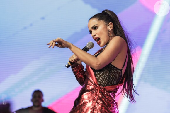 Anitta subiu ao palco para cantar a música 'Indecente' no MTV MiAW
