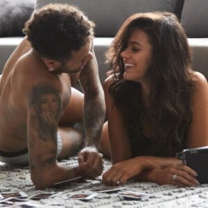 Bruna Marquezine e Neymar revelaram intimidades do casal nos bastidores da campanha da C&A