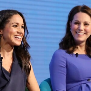 Meghan Markle tem recebido ajuda de Kate Middleton para se adaptar às normas da realeza