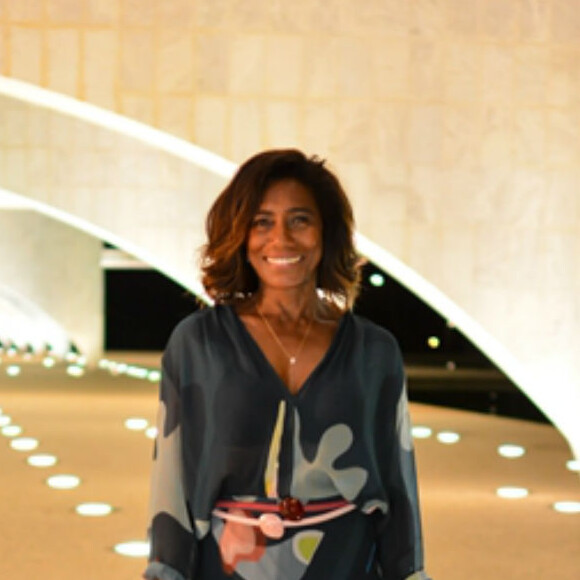 Gloria Maria entrega que já saiu com entrevistado: 'Tiveram dois (que me paqueraram). Duas vezes e pessoas bem, bem legais. Um deles rolou. Acontece porque sou muito natural, muito espontânea, não tenho frescura'