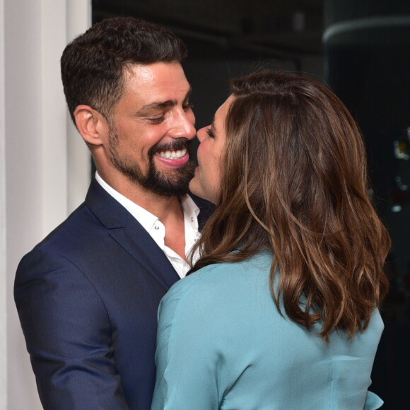 Cauã Reymond e Mariana Goldfarb participaram do lançamento dos novos perfumes da marca Emporio Armani em São Paulo, nesta quinta-feira, 24 de maio de 2018