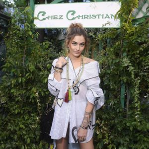 Paris Jackson usou o cabelo em um coque descontraído, com fios soltos, no jantar de boas-vindas da coleção cruise primavera-verão 2019 da Dior, no bairro de Montmartre, em Paris, na França, nesta quinta-feira, 24 de maio de 2018