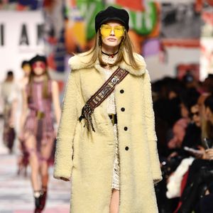 As botas exibidas por Paris Jackson pertencem à coleção outono/inverno 2018 da Dior