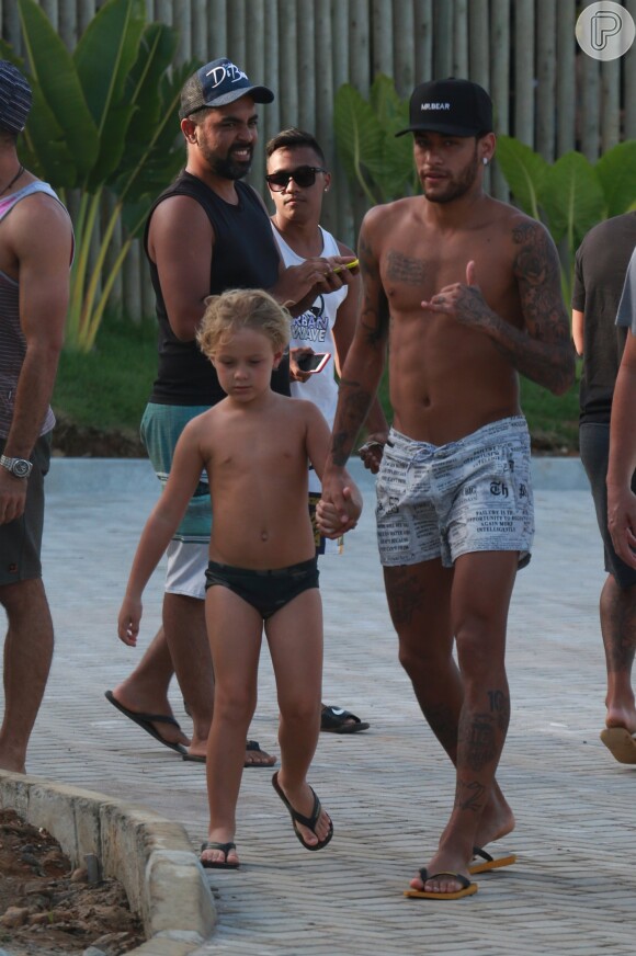 Filho de Neymar, Davi Lucca chegou à Granja Comary de junto de três amiguinhos