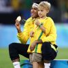 Neymar jogou bola em gramado sintético com o filho, Davi Lucca