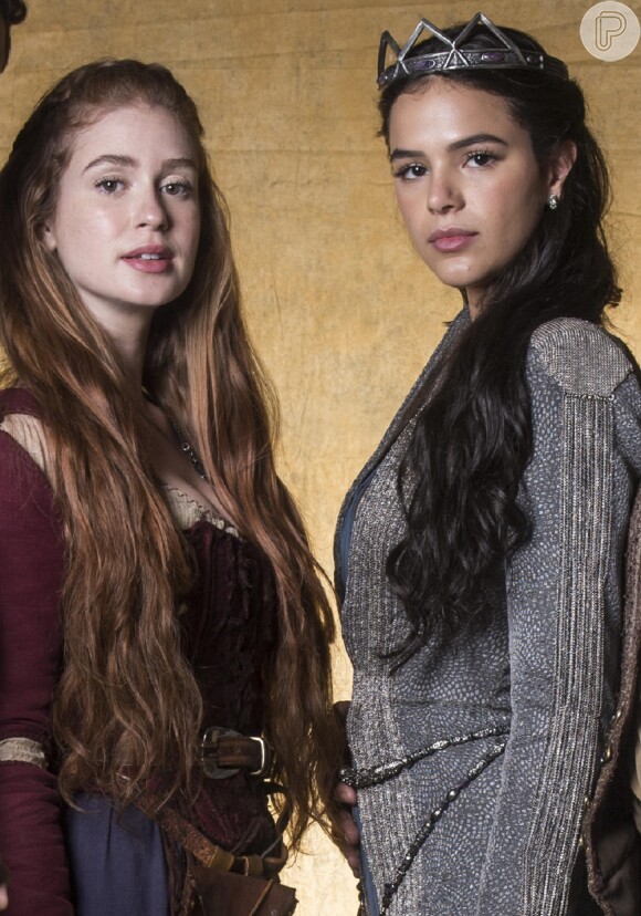 Amália (Marina Ruy Barbosa) e Catarina (Bruna Marquezine) vão ter cena forte em novela. 'Leve pancadaria', brincou a ruiva