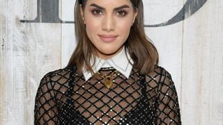 Transparência e elegância: Camila Coelho elege look com tule bordado para evento