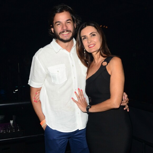 Fátima Bernardes e Túlio Gadêlha estão passando o final de semana juntos em Pernambuco