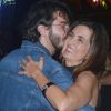 Túlio Gadêlha deu um beijo em Fátima Bernardes durante o show de forró