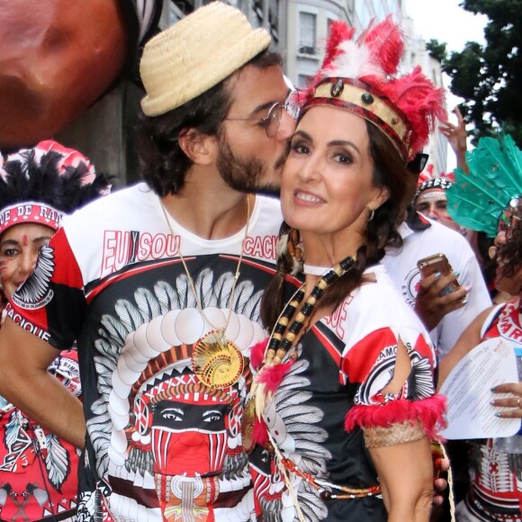 'Tô de olho nesse 'caba' [sic] aí... Esse Antonio Maria parece ter uma conversinha mole danada', divertiu-se Túlio Gadêlha, namorado de Fátima Bernardes