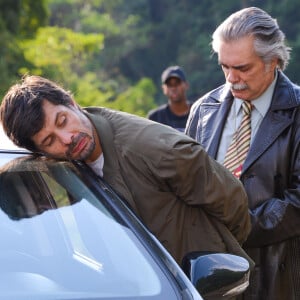 Leonardo (Daniel Alvim) é surpreendido por uma emboscada policial e acaba preso por Peixoto (José Rubens Chachá), na novela 'Carinha de Anjo'Frida (Sienna Belle)