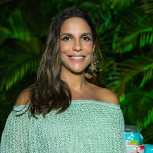 Ivete Sangalo festejou aniversário com bolo tropical e parabéns com filho, Marcelo, neste domingo, dia 28 de maio de 2018