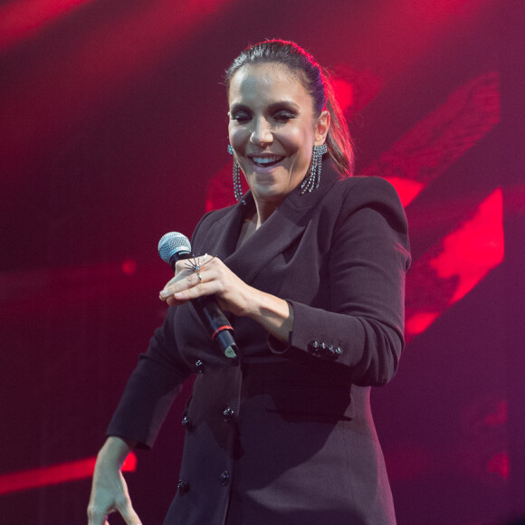 Ivete Sangalo escolheu uma festa com tema tropical para comemorar com amigos seus 46 anos de vida