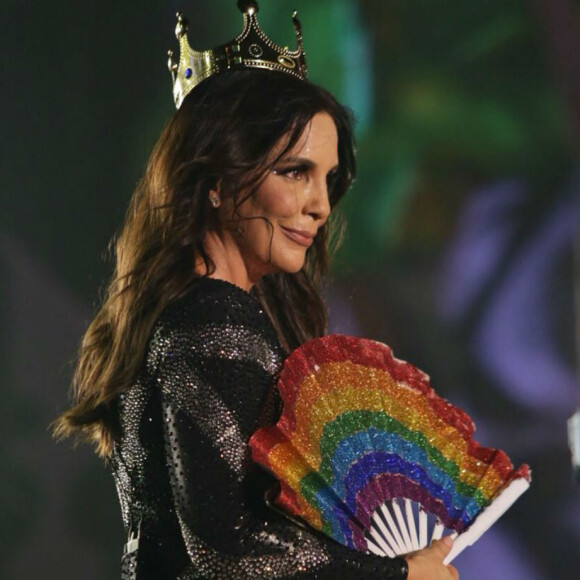 Ivete Sangalo festejou aniversário com bolo tropical e parabéns com filho. Vídeo