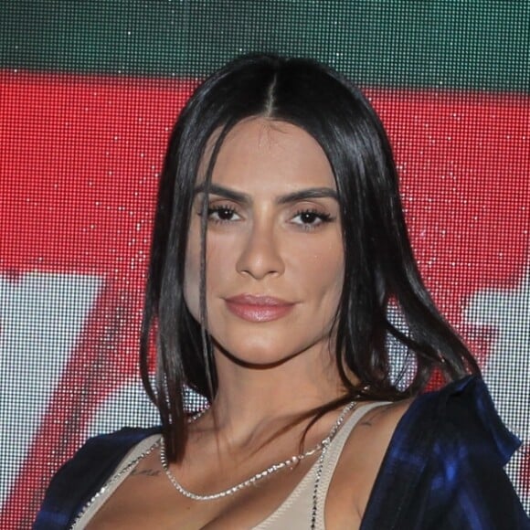 Cleo defendeu a igualdade entre homens e mulheres para postagens com o peitoral à mostra: 'Espero que nenhuma mulher tenha que ficar se explicando sobre como usa seu corpo ou não'
