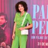 Julia Konrad finalizou o look com tênis brancos, deixando o visual moderno e descontraído para a pré-estreia do filme 'Paraíso Perdido', em São Paulo, nesta segunda-feira, 28 de maio de 2018
