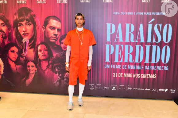 O cantor Jaloo se jogou na cor laranja para a pré-estreia do filme 'Paraíso Perdido', em São Paulo, nesta segunda-feira, 28 de maio de 2018
