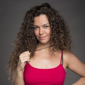 Na novela 'Segundo Sol', Selma (Carol Fazu) pede que Maura assuma o que sente por ela (Nanda Costa). 'Tá na hora de você contar pra sua mãe, pra sua família, toda a verdade...'