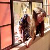 Ao tentar fugir do colégio, Poliana (Sophia Valverde) fica presa na janela e acaba perdendo a chave sem perceber, no capítulo que vai ao ar sexta-feira, dia 8 de junho de 2018, na novela 'As Aventuras de Poliana'