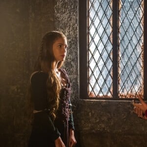 Na novela 'Deus Salve o Rei', Amália (Marina Ruy Barbosa) expulsará Catarina (Bruna Marquezine) do castelo