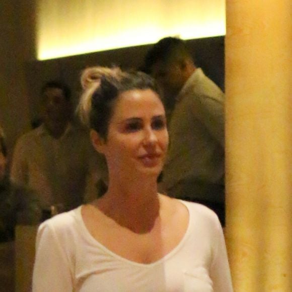 Aos 43 anos Guilhermina Guinle está de bem com a forma física, mas não descarta a possibilidade de fazer uma cirurgia plástica. 'Antigamente não se tinha tudo que tem e aos 50 a mulher fazia uma plástica e esticava o rosto inteiro. Não sou contra plástica, se um dia tiver que fazer'