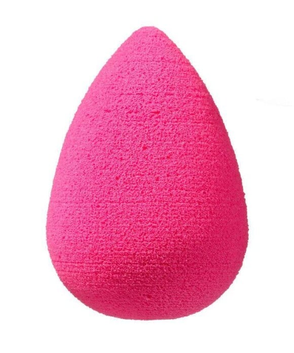 A esponja blender usada por Kim Kardashian está à venda no site Beleza na Web por R$ 19,90