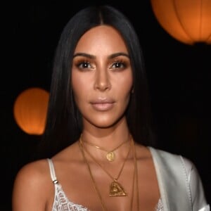 Kim Kardashian usa produtos de R$8,50 a R$ 850 como itens de maquiagem