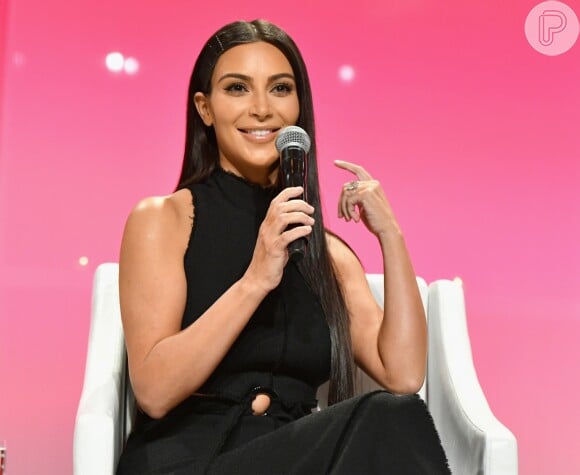 Kim Kardashian usa o hidratante La Mer antes da maquiagem
