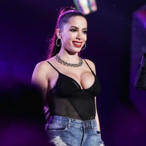 Anitta promete compensar os seus fãs com um show especial, já que Parada LGBT de 2017 só conseguiu fazer uma participação de 20 minutos devido a outros compromissos profissionais