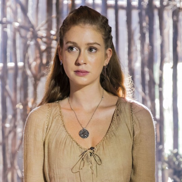 Marina Ruy Barbosa interpreta a mocinha Amália na novela 'Deus Salve o Rei'