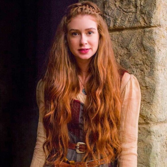 Marina Ruy Barbosa brincou com Marina Moschen em dia de gravação da novela 'Deus Salve o Rei' nesta quinta-feira, dia 31 de maio de 2018: 'Está curtindo gravar aqui de manhã, no feriadão, na externa? Praia? Não!'