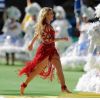 Shakira canta na festa de encerramento da Copa do Mundo e anima o público