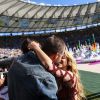 Shakira canta no Maracanã com a presença do marido, Gerard Piqué, e do filho, Milan