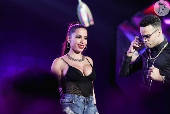 Em 2018, Anitta não vai lançar canção solo em português