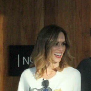 Ana Furtado foi fotografada ao lado do marido, o diretor Boninho, durante passeio em shopping do Rio de Janeiro nesta quinta-feira, 31 de maio de 2018 