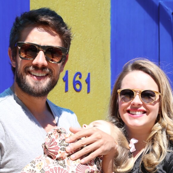 Rafael Cardoso mostrou momento do parto de Valentim, seu filho com Mariana Bridi, nesta sexta-feira, 1 de junho de 2018