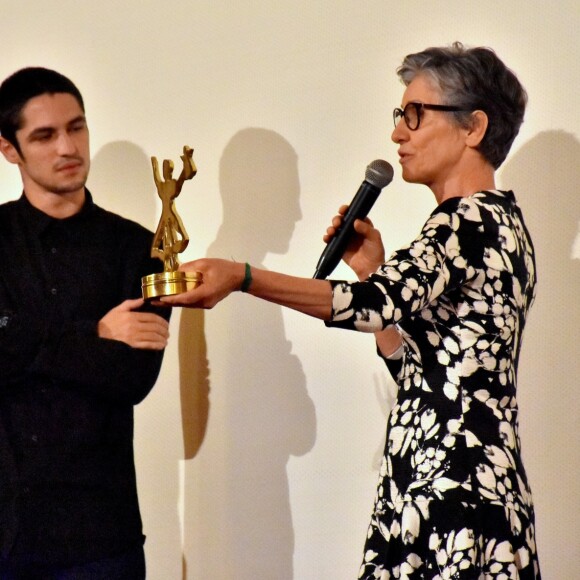 Gabriel Leone participou de uma homenagem a Cássia Kis no Cine PE