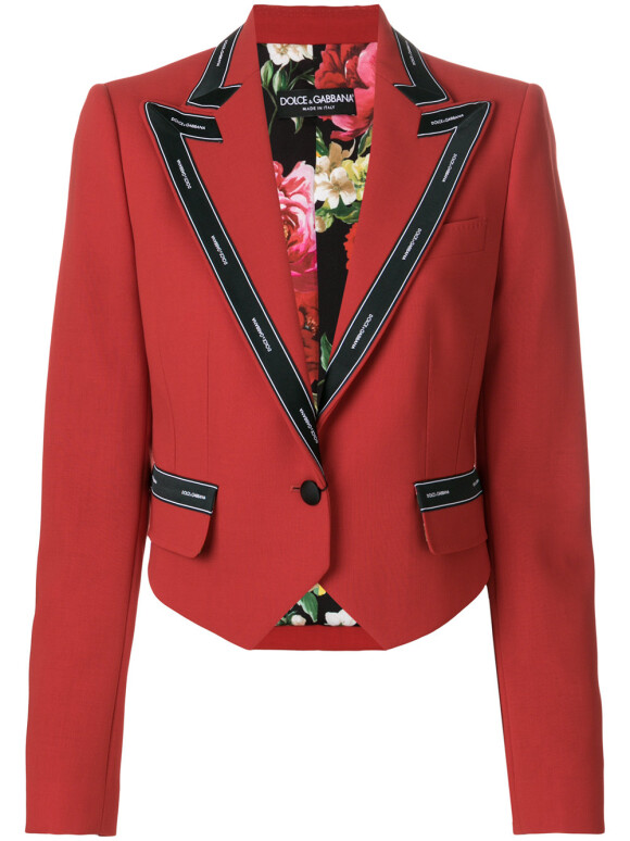 Anitta escolhe blazer vermelho da Dolce & Gabbana de R$ 10.700