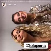 Anitta usa blazer vermelho Dolce & Gabanna de R$ 10 mil em premiação no México