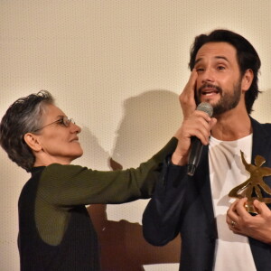 Rodrigo Satoro recebeu o prêmio Calunga de Ouro no Cine PE, festival do audiovisual de Pernambuco