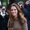 Kate Middleton tem usado roupas largas e compridas para disfarçar os primeiros sinais da gravidez