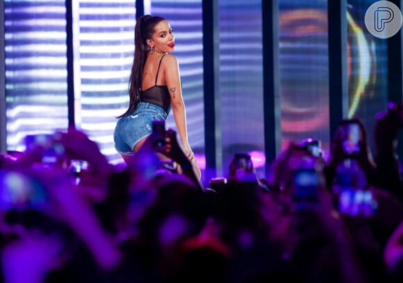 Anitta levantou o público ao cantar 'Paradinha' no MTV MIAW 2018