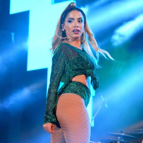 'Hoje quero agradecer a cada um que esteve do meu lado e ofuscou essa voz. Fãs, amigos, família, equipe... Serei eternamente grata', disse Anitta após ganhar prêmio no México